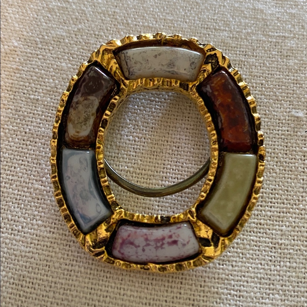 Vintage Scottish Celtic faux agate gold tone scarf clip brooch